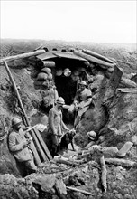 Première guerre mondiale. Juin 1917 sur le front. Poste optique sur le chemin des Dames. Au dessus