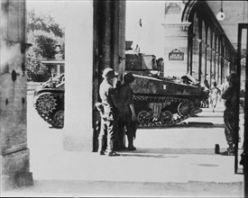 Liberation de Paris. 

Le 25 aout, char de la 2eme DB sous les arcades de la rue de Rivoli