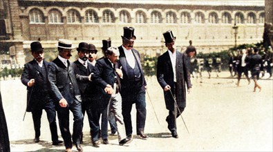 Arrestation de Louis Grégori pendant le transfert des cendres d'Emile Zola au Panthéon à Paris