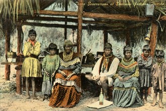 Carte postale représentant trois générations d'Indiens Séminoles, Floride