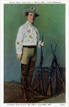 Buffalo Bill's Wild West, carte postale représentant  Johnny Baker, l'enfant adoptif de Buffalo Bill et célèbre tireur d'élite