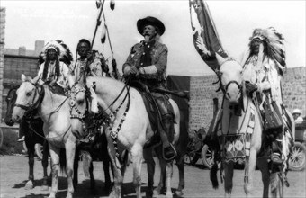 Buffalo Bill's Wild West Show
Buffalo Bill on horseback, surrounded by Sioux Indian chiefs, "travelling man", "Red Shirt" and "Standing bear"