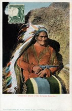 Carte photo représentant Géronimo (1829-1909), chef de la tribu Apache des Chiricahuas