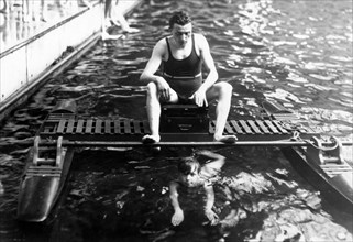 Apparatus to Learn to Swim