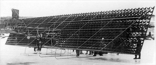 Prototype of a multiplan aircraft in 1909