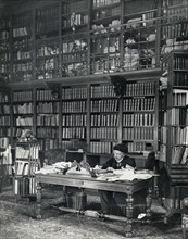 Le professeur Richet dans sa bibliothèque en 1922