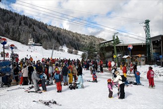 Parents et enfants au ski
