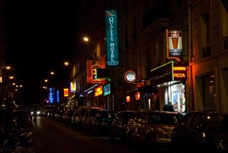 Le quartier Montparnasse à Paris, de nuit