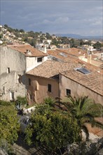 2009, Hyères, 83400, ville médiévale de Hyères, toits