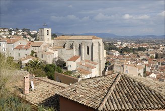 2009, Hyères, 83400,ville médiévale de Hyères, toits, église saint paul