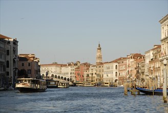 2009, église San Bartolomeo, grand canal, pont du Rialto, vaporetto, Venise
