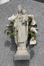 2009, Atienza, cimetière, Espagne : province de Guadalajara en Castille La Mancha, vierge à