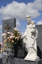 2009, Atienza, cimetière, Espagne : province de Guadalajara en Castille La Mancha, vierge à