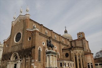 2009, église Saint Jean et Paul, statue équestre du condottiere  Bartoloméo Calleoni, Venise