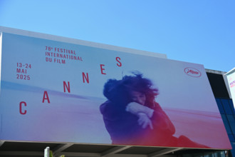 Déploiement de l'affiche officielle de la 78e édition du Festival de Cannes.