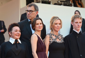 Montée des marches du film "Dossier 137"