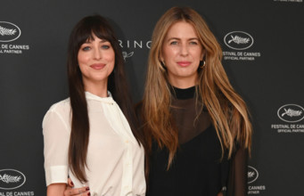 Dakota Johnson, Ro Donnelly