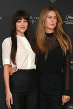 Dakota Johnson, Ro Donnelly
