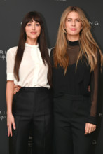 Dakota Johnson, Ro Donnelly