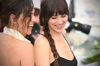 Adria Arjona, Dakota Johnson