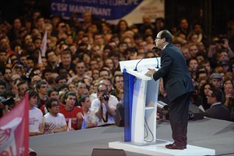 Meeting de François Hollande au Palais Omnisports de Paris Bercy