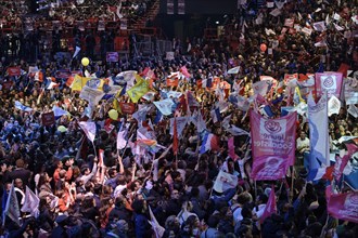 Meeting de François Hollande au Palais Omnisports de Paris Bercy