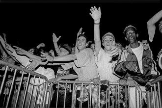 Les fans du groupe IAM devant l'Olympia, 30 avril 1994
