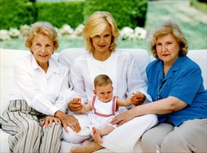 Sylvie Vartan, sa fille adoptive, Darina, sa mère et sa cousine