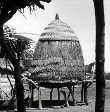 Grenier à mil à Corré, dans le nord du Cameroun