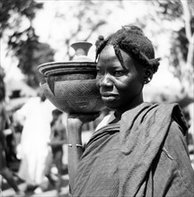 Femme au marché de Maroua, au Cameroun