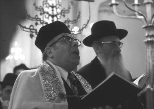 Juifs en prière à la synagogue