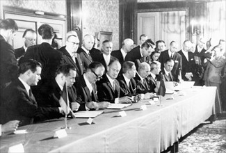 Signing of a contract for the transportation of natural gas between Russia and FRG, in 1970