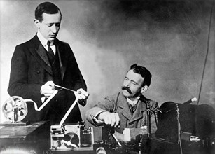 Guglielmo Marconi et Kemp, son assistant