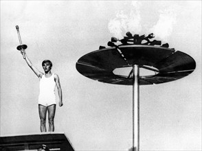 Günther Zahn allume la flamme olympique, 1972