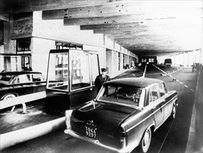 Péage à l'entrée du tunnel du Mont-Blanc, 1965