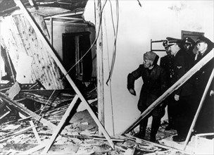 Hitler : tentative d'attentat du 20 juillet 1944. Hitler et Mussolini sur les lieux.
