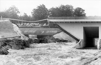 Rupture du canal latéral à l'Elbe, 1976