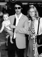 Linda et Paul McCartney avec leur fille Stella
1972