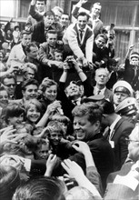 John F. Kennedy fêté par la foule à Berlin, 26-06-1963