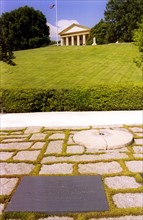 John F. Kennedy, sa tombe au cimetière d'Arlington.