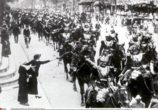 Soldats français partant sur le front " la fleur au fusil ", 1914