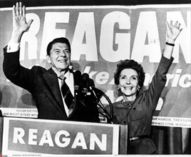 Ronald Reagan et son épouse Nancy après la victoire aux élections présidentielles (1980)