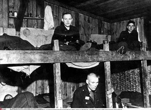 Prisonniers polonais dans un camp de concentration nazi