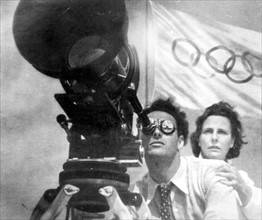 Leni Riefenstahl avec un cameraman durant les jeux olympiques de Berlin en 1936