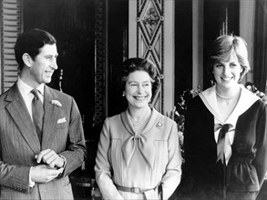 Prince Charles, la reine Elisabeth II et Diana Spencer, 1981