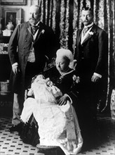 La reine Victoria tenant son fils, le futur roi Edouard VIII d'Angleterre