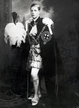 Le prince de Galles en costume d'apparat de l'Ordre de la Jarretière