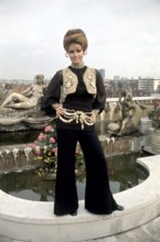 Raquel WELCH