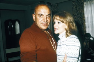 Telly SAVALAS with Marie HANSEN