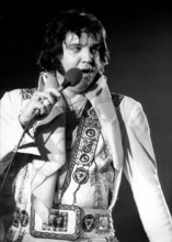 Elvis PRESLEY during a concert, 1977
